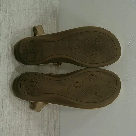 Cliffs White Mountain Camryn Metallic Gold Embellished Comfort Sandals Size 9.5 - Picture 11 of 11